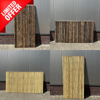 Bambus Sichtschutzmatten in verschiedenen Größen und Farben, aufgestellt vor einer grauen Wand. Die Matten bestehen aus dicht nebeneinander angeordneten Bambusstäben und bieten eine natürliche, dekorative Lösung für Gartenzäune. Im Hintergrund sichtbar: LIMITED OFFER Schild in rot.