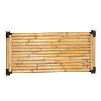 Sichtschutz aus Bambus mit natürlicher Optik, bestehend aus dicht aneinandergereihten Bambusstäben. Das Zaunelement hat eine Breite von 90 cm und eine Höhe von 180 cm. Die Eckverbindungen sind stabil und dunkel gefärbt, was dem Zaun einen robusten und dekorativen Rahmen verleiht. Ideal für den Einsatz im Garten oder auf der Terrasse zur Abgrenzung und als natürlicher Sichtschutz.