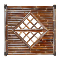 Dekorativer Sichtschutz aus Bambus mit quadratischem Rahmen und diamantförmigem Muster in der Mitte, in warmem Braunton. Maße: 180 cm x 180 cm. Ideal für den Garten oder Terrasse.