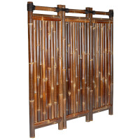 Dekorativer Bambus-Sichtschutz aus mehreren vertikalen Bambusstäben, die durch drei horizontale Bambusrahmen verbunden sind. Die Stäbe sind dicht aneinandergereiht und bilden eine natürliche, lichtdurchlässige Barriere. Das Design ist schlicht und modern, ideal für Garten oder Terrasse. Gesamtabmessungen: 180 cm Breite x 180 cm Höhe.