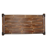 Bambus-Sichtschutz Zaunelement ANJI NIGRA, 90 cm breit und 180 cm hoch, mit dunklen, horizontal angeordneten Bambusstäben, die durch robuste Bambusrahmen gehalten werden.