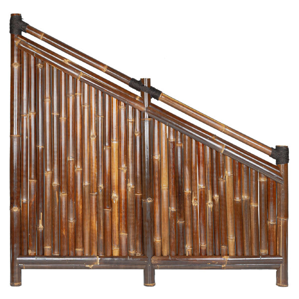 Sichtschutz aus Bambus mit dunkler, natürlicher Färbung und stabilem Rahmen. Das Zaunelement ANJI NIGRA misst 180 cm x 180 cm x 90 cm und bietet eine elegante, robuste Lösung für Garten oder Terrasse. Die Bambusstäbe sind dicht angeordnet und schaffen eine natürliche Privatsphäre.