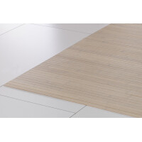 Hochwertiger Bambusteppich in kräftigem Rotton, Maße ca. 40x60 cm, 17 mm dicke Stege, stabil und langlebig, perfekt für moderne Innenräume.