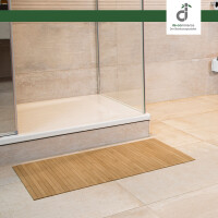 Drei Bambusteppiche mit parallelen Streifen und natürlichen Knoten, gezeigt in verschiedenen Ansichten und Schnitten, die die Struktur und das Design des Bambusmaterials hervorheben.