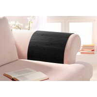 Bambus Couchablage EBONY in dunklem, eleganten Design, perfekt platziert auf der Rückenlehne eines hellen Sofas. Die Ablage bietet eine stabile, stilvolle Oberfläche für Bücher oder Dekoration und passt ideal in moderne Wohnräume.