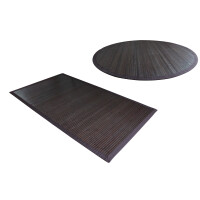 Zwei Bambusteppiche in dunkelbrauner Farbe, einer rechteckig und einer rund, beide mit parallelen Streifenmustern.