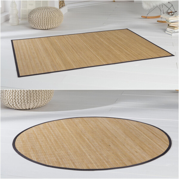 Zwei Bambusteppiche mit schmaler Bordüre in verschiedenen Formen. Oben ein rechteckiger Teppich mit gleichmäßigem Muster und schwarzem Rand, darunter ein runder Teppich mit ähnlichem Design und Rand. Beide Teppiche liegen auf hellem Boden in einem modernen Wohnraum.
