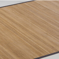 Natürlicher Bambusteppich mit 11 mm breiten Stegen und einer schmalen Bordüre. Maße: 70 x 140 cm. Ideal für einen modernen, minimalistischen Look.