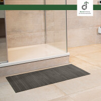 Drei Bambusteppiche mit parallelen Streifen und natürlichen Knoten, gezeigt in verschiedenen Ansichten und Schnitten, die die Struktur und das Design des Bambusmaterials hervorheben.