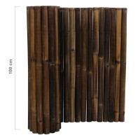 Gemütliche Outdoor-Lounge mit einem Sichtschutz aus dunklem Bambus, der eine natürliche und elegante Atmosphäre schafft. Der Bambuszaun bietet Privatsphäre und passt perfekt zu modernen Gartenmöbeln.