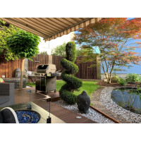 Ein stilvoller Garten mit einem robusten Bambuszaun, der für Privatsphäre sorgt. Der Zaun ist 200 cm hoch und 180 cm breit, und ergänzt perfekt die moderne Außenküche und den entspannenden Wassergarten.