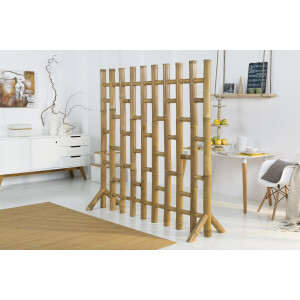 Bambus Raumteiler SOLO NATURE in modernem Wohnraum aufgestellt, mit klarem, natürlichem Design und stabiler Konstruktion. Ideal zur Raumtrennung mit stilvollem, minimalistischem Look.