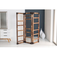 Dreiteiliger Bambus Raumteiler Shinto Nigra mit dunklen Verbindungsstücken und goldenen Scharnieren. Der Raumteiler steht in einem modernen Raum mit weißen Möbeln und Dekoration.