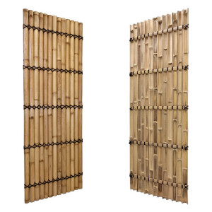 Zwei Sichtschutz-Bambuszaunelemente in Natur und Dunkelbraun, jeweils mit stabiler Verbindung durch schwarze Kabelbinder.