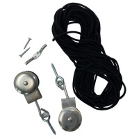 Aufhängesystem für Bambusrollo mit zwei Metallrollen, schwarzem Seil und Befestigungsmaterial.