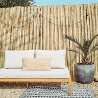 Sichtschutz aus Bambusstäben, die ein natürliches, warmes Ambiente schaffen. Der Rollzaun ATY NATURE misst 120 cm in der Höhe und 180 cm in der Breite und eignet sich ideal für die Gestaltung von Privatsphäre im Garten oder auf der Terrasse.