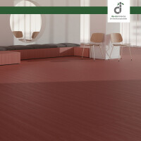 Moderner Raum mit r�tlichemBambusparkett. Das Parkett zeigt eine gleichm��ige, feine Maserung, die den Raum elegant und nat�rlich wirken l�sst. Im Hintergrund befindet sich eine Sitzecke mit stilvollen M�beln und gro�en Fenstern, die viel Licht hereinlassen.