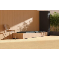 Modernes Interieur mit hellem Bambusparkett in der Farbe Powder auf dem Boden. Einfache und elegante Gestaltung mit natürlich wirkender Oberfläche. Kombination mit Holzmöbeln und Pflanzen für eine harmonische Atmosphäre.