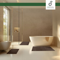 Modernes Badezimmer mit einem großen Bambusbadteppich in dezentem Mocha-Farbton, der vor der freistehenden Badewanne und unter dem Waschbecken platziert ist. Der Teppich fügt sich harmonisch in die elegante und minimalistische Einrichtung ein.