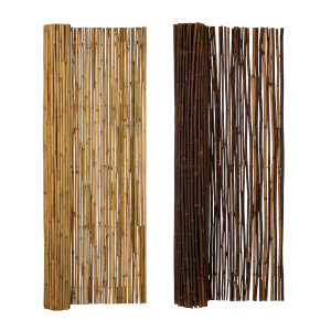 Zwei Bambus-Windschutz-Zäune aus vertikal...