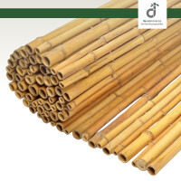 Bambuszaun aus naturfarbenen Bambusrohren, dicht nebeneinander angeordnet und zu einem kompakten Bündel zusammengerollt, vor weißem Hintergrund und oben rechts ist das DE-COmmerce Logo.