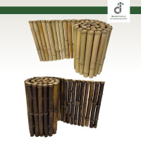 Helle und dunkle Bambus-Beeteinfassung aus dicht gebundenen Bambusstäben in natürlichen Farbtönen, teilweise ausgerollt vor weißem Hintergrund, oben rechts das DE-COmmerce Logo.