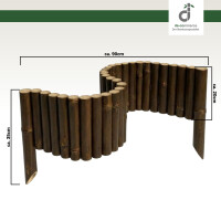 Eine flexible Beeteinfassungen aus Bambus in dunkler Ausführung, leicht geschwungen dargestellt. Die einzelnen Bambuspfosten sind miteinander verbunden und an den Enden mit spitzen Erdspießen versehen. Oben rechts ist das DE-COmmerce Logo.